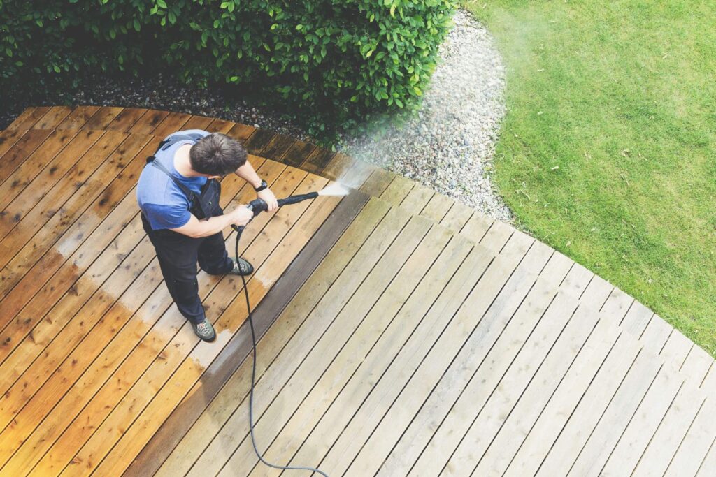 Comment entretenir et réparer une terrasse en bois - Inspirations &  Conseils