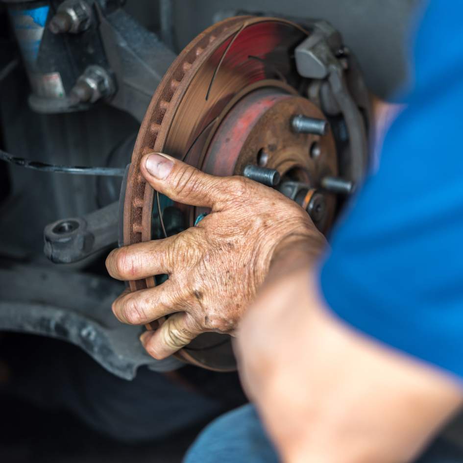 Vérification des freins d'une voiture