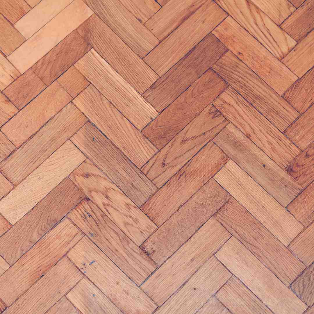 Parquet ancien en chevrons