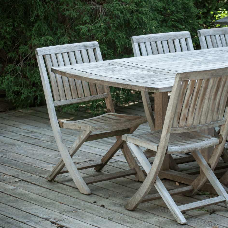 Table et chaises de jardin en teck