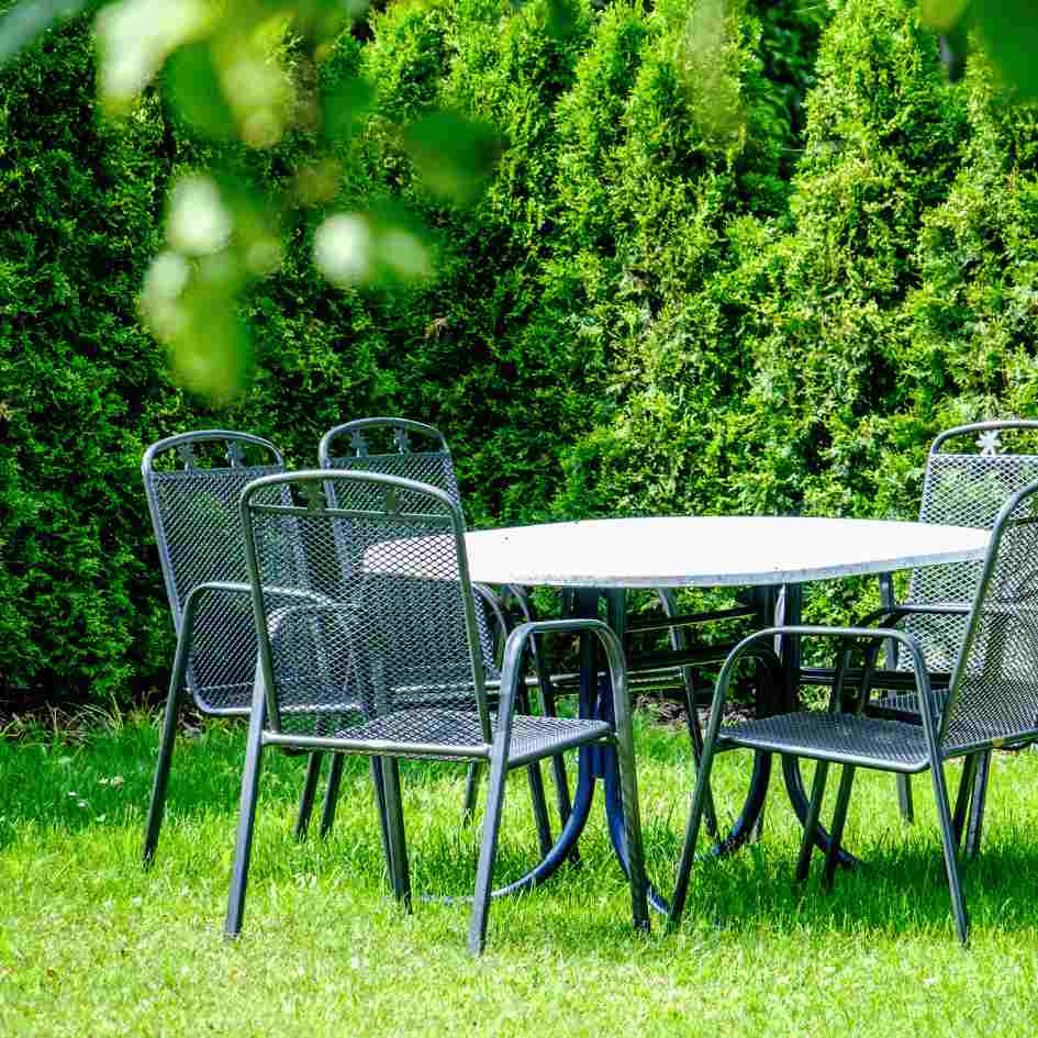 Table et chaises de jardin en métal