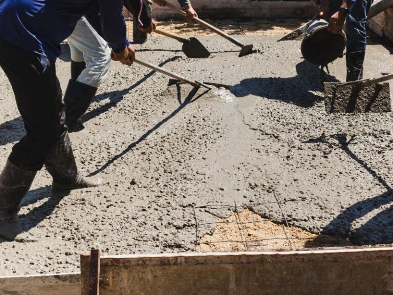 Comment faire une dalle en béton : guide étape par étape des travaux