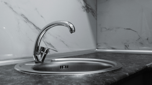 Cuisine avec un évier 1 bac rond en inox