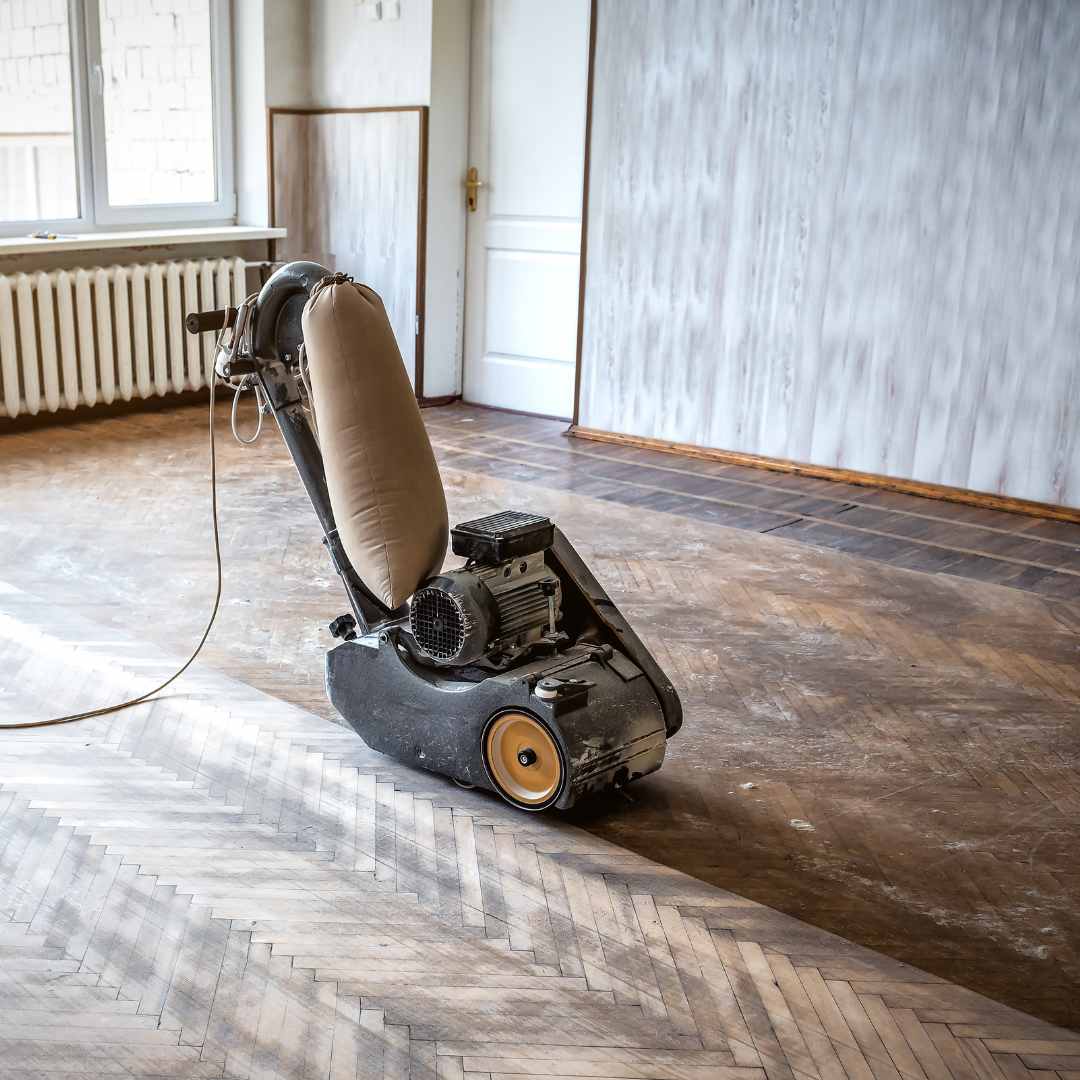 Ponceuse sur parquet ancien