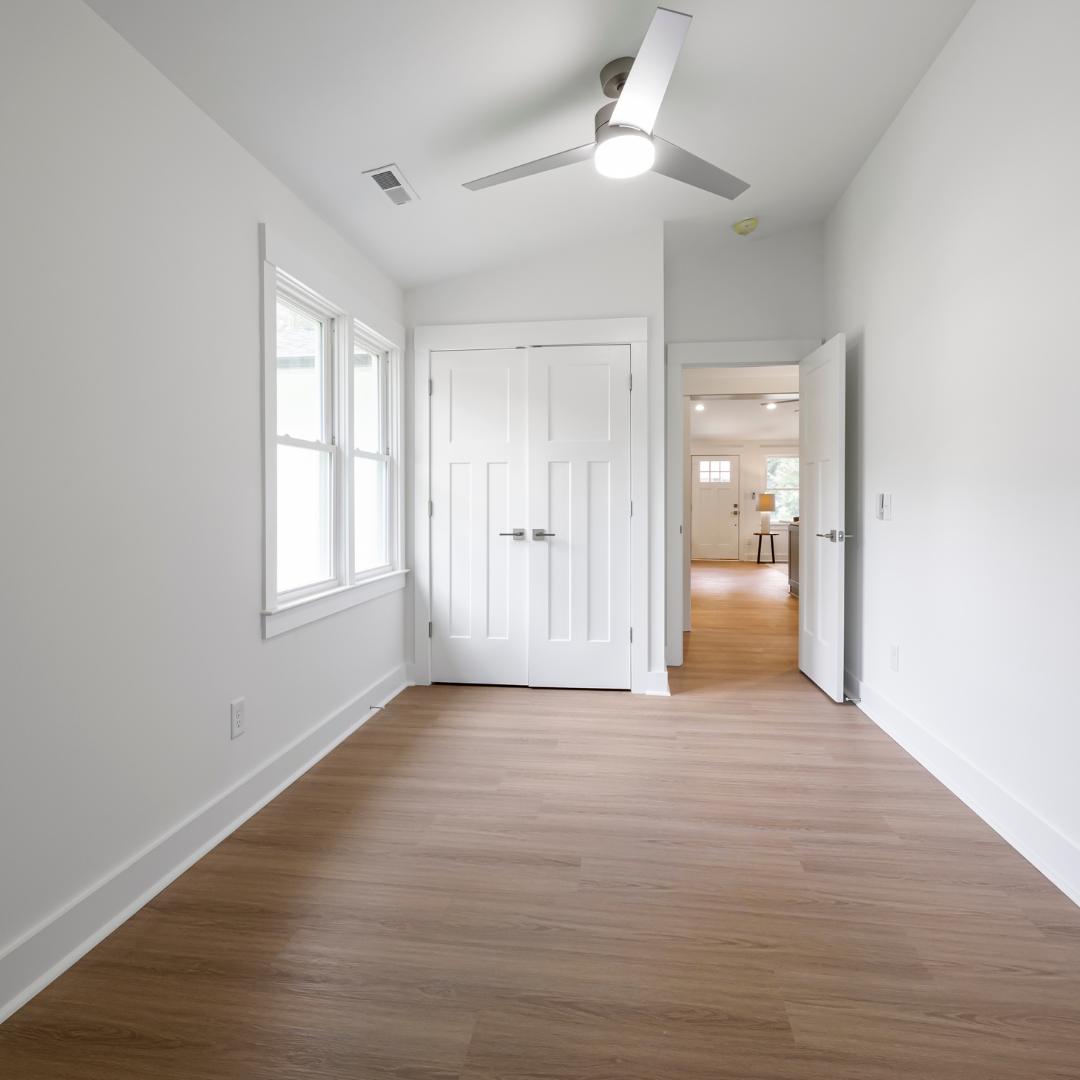Parquet dans une pièce en longueur