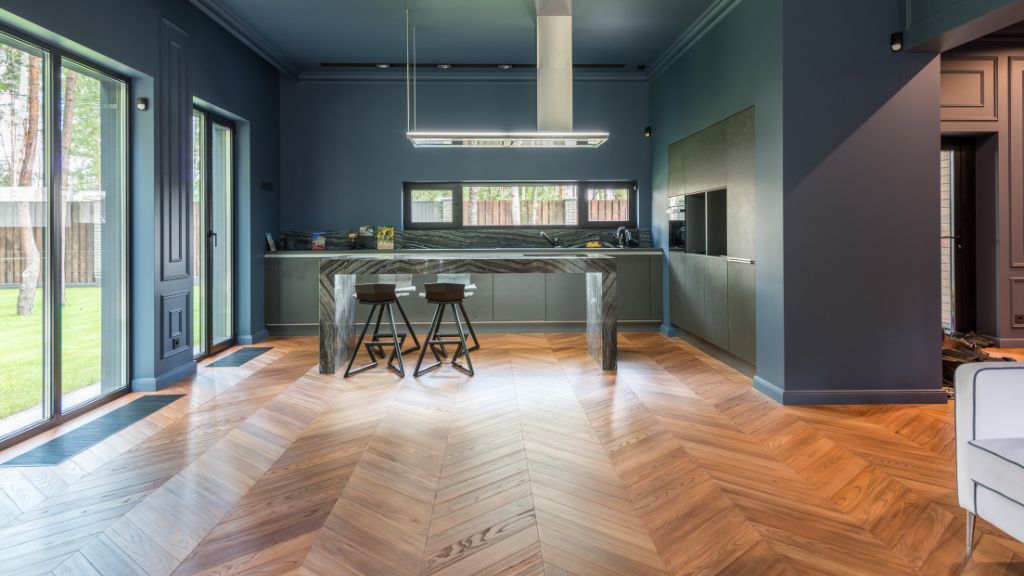 Parquet en bois massif dans une cuisine