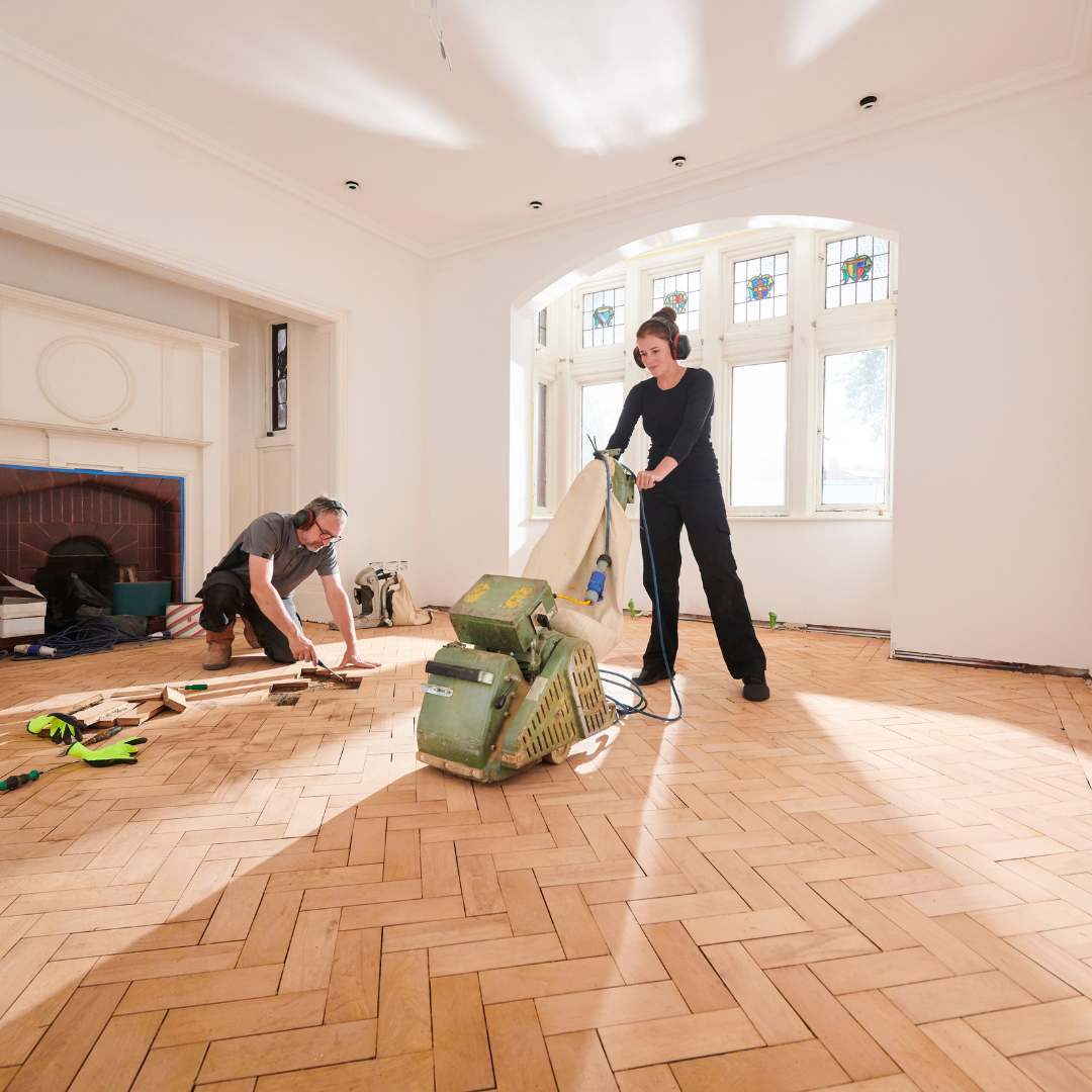 Ponçage d'un parquet ancien