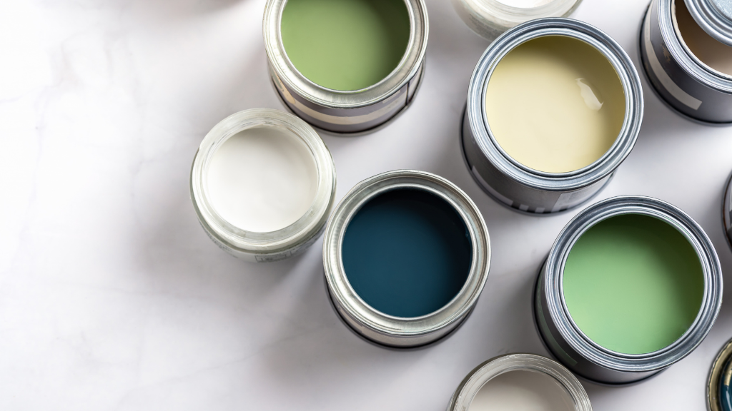 lot de pot de peinture